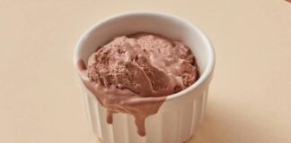 Voglia di estate e voglia di gelato, magari quello al cioccolato! Ma la dieta? Tranquilla lo prepariamo keto così te ne mangi in quantità!