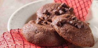 Ho imparato la ricetta del mio fornaio, lui fa i biscotti al cioccolato ripieni alla crema di nocciole con 3 ingredienti, spaccano!