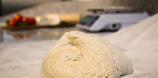 La mia pizza è speciale metto solo 4 g di lievito in un chilo di farina, diventa super croccante - RicettaSprint
