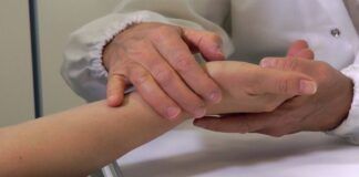 Mani gonfie e piedi ingrossati possono sparire con una dieta mirata