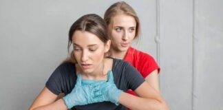 Manovra di Heimlich come praticarla in modo corretto in caso di soffocamento