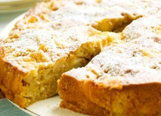 Mascarpone e mele è la combo perfetta per questa torta soffice come nuvola perfetta per la colazione di tutti i giorni