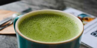 Matcha latte lo stanno bevendo tutti cos'è, perché dovresti berlo anche tu - RicettaSprint