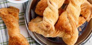 Non spendere soldi inutili, prepara questi rustici velocissimi, ti occorrono solo 2 ingredienti servili con un spritz andranno a ruba