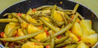 Non avevo idee per cena ho preso 2 patate dei pomodorini e fagiolini, ho messo tutto in padella, ho fatto un contorno da leccarsi i baffi