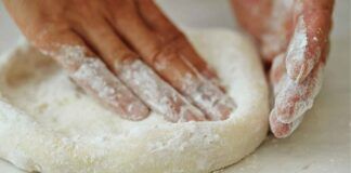 Pizza bianca morbidissima e super soffice come quella del panificio, ma fatta da te - RicerraSprint