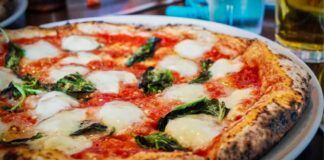 Colla sulla pizza, Gemini realizza la più tossica delle ricette: la IA di Google bocciata