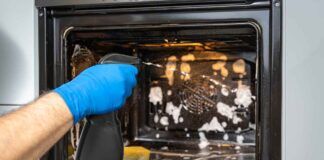 Tasto segreto nel forno, ti permette di pulirlo in un minuto - RicettaSprint