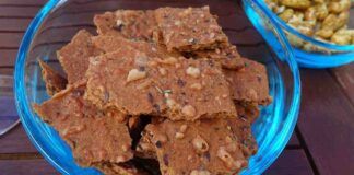 Aperitivo sfizioso usando solo pane raffermo e pochi ingredienti, ricetta zero sprechi per schiacciatine da abbinare a tutto