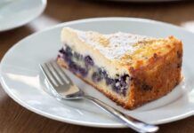 Con un po’ di ricotta avanzata e in solo 10 minuti ho inventato la torta del riciclo Con un po’ di ricotta avanzata e in solo 10 minuti ho inventato la torta del riciclo