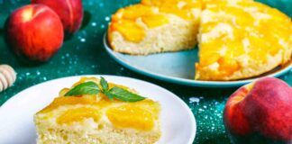 Faccio la torta di pesche rovesciata precisa quella di mia zia, i dolci di una volta sono sempre i migliori
