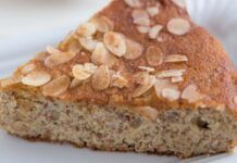 Torta in 5 minuti senza farina e zucchero con tutto il sapore delle mandorle: solo 4 ingredienti per farla e ti godi una merenda senza rimpianti