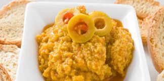 Una manciata di olive e mandorle e fai il pesto per pasta o da spalmare sul pane in soli 5 minuti