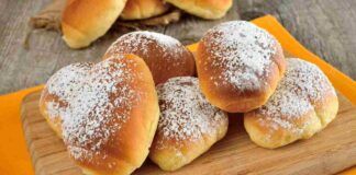 Mi ero stancata dei soliti muffin e biscottini, ho studiato queste briochine, il latte se lo assorbono tutto!