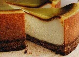 Cheesecake mascarpone e vaniglia: ormai è diventata la mia specialità, tutti la vogliono assaggiare quando vengono a cena da me!