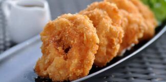 Non ti immagini che succede quando porti a tavola le ciambelle di pollo, buone fritte e pure al forno, fanno a gara per il bis!