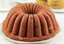 Frullo tutto e metto in forno: banane e cacao ti faranno provare un ciambellone favoloso da solo 110 kcal, lo mangi e non ti senti in colpa!