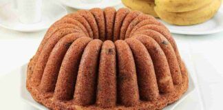 Frullo tutto e metto in forno: banane e cacao ti faranno provare un ciambellone favoloso da solo 110 kcal, lo mangi e non ti senti in colpa!