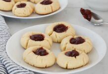 Frollini occhio di bue ma stavolta ti sorprendo: solo albumi e senza burro, ricetta light da 70 kcal