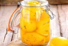 Nonna sapeva preparare tutta la frutta sciroppata, ma i suoi limoni erano pazzeschi, con la sua ricetta oggi li faccio anch'io e sono perfetti!