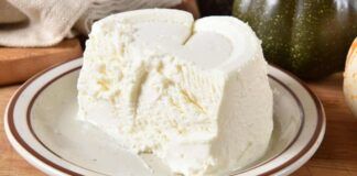 Non ti metterai mica a buttare il latte scaduto? Dalla mia ricetta ricilo ottieni una ricotta davvero buonissima!