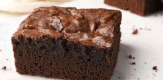 Torta senza farina lievito e zucchero, uso 3 ingredienti e in 2 minuti è pronta: solo 80 kcal, così ho il bungiorno che desideravo tutti i giorni!