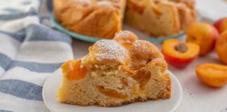 Aggiungo sempre della ricotta quando preparo la torta alle albicocche così avrà un consistenza morbida