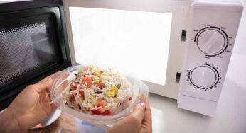 Forno a microonde, studio italiano rivela i rischi tra il suo uso e le microplastiche