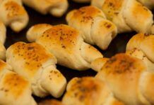 Cornetti ripieni i Nutella zero sbatti e senza lievitazione li prepari la mattina stessa prima di fare colazione