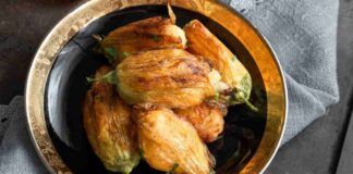 Invece dei soliti crocchè di patate, prova la mia versione pazza per farcire i fiori di zucca, conquisti tutti al primo assaggio!