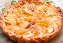 Da quando faccio la crostata alle pesche e mandorle a casa mia non desiderano altro a colazione