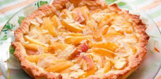 Da quando faccio la crostata alle pesche e mandorle a casa mia non desiderano altro a colazione