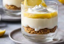 Cheesecake al limone, la ricetta last minute mono dose da fare subito, dopo cena 2 minuti e lo metti in tavola