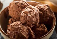 Gelato al cioccolato senza panna, latte e uova ma con meno di 50 kcal, in estate lo mangio tutti i giorni e non mi sento mai in colpa - RicettaSprint