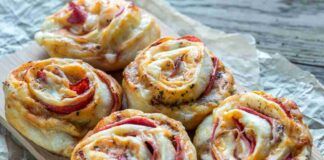 Ho speso 3 euro per questi involtini di pizza, 0 impasto e in 10 minuti ho servito un aperitivo da urlo altro che rosticceria