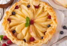 In 5 minuti e senza impasto ti faccio preparare una torta alla frutta per un dopo cena unico Ricettasprint