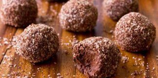 Stasera invita pure i tuoi amici, in 5 minuti prepari delle palline di cioccolato alla banana che soddisfano tutte le esigenze!