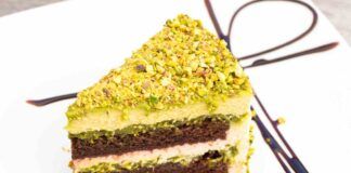 Preparo una torta al cioccolato, pistacchio e panna solo 220 kcal mangialo tanto non metti un grammo