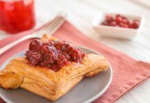 Saccottini di sfoglia alla marmellata, non uso farina uova e zucchero, da quando li faccio in casa non li compro più al bar - RicettaSprint