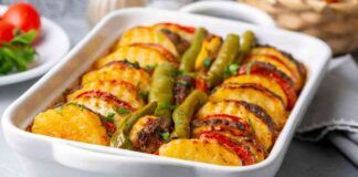 Taglio a fette le verdure da smaltire le metto in forno e sforno un piatto irresistibile, zero sbatti e che successone