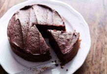 Torta al cioccolato leggerà e dietetica, così ho cambiato la mia merenda, questa ha meno di 70 kcal Torta al cioccolato leggerà e dietetica, così ho cambiato la mia merenda, questa ha meno di 70 kcal - RicettaSprint