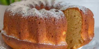 Torta della nonna rivisitata, ho messo in mezzo anche una manciata di mandorle, se la sono divorata - RicettaSprint