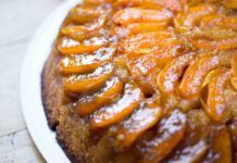 Sono bastate le prime albicocche per ispirarmi, con questa torta rovesciata leggerissima ho sorpreso tutti! Sono bastate le prime albicocche per ispirarmi, con questa torta rovesciata leggerissima ho sorpreso tutti!