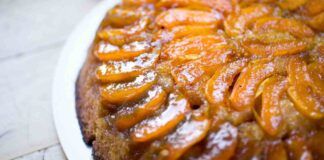 Sono bastate le prime albicocche per ispirarmi, con questa torta rovesciata leggerissima ho sorpreso tutti!