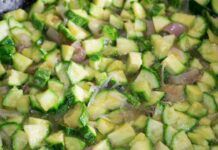 Zucchine e cipolle contro la stitichezza: ricetta Con due zucchine e una cipolla ho fatto la cena per tutta la famiglia - RicettaSprint
