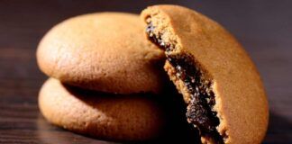 Non preparo nessun impasto per questi golosi biscotti farciti, con questo trucchetto mi servono solo 3 ingredienti e accontento tutti