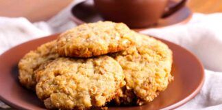 Biscotti deliziosi senza glutine e senza grassi, li faccio con avena e gocce di cioccolato, meno di 60 kcal per una colazione croccante