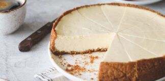 Cheesecake della suocera: la torta che si fa pure all'improvviso, bastano 10 minuti ma stai pur certa che di complimenti ne avrai molti