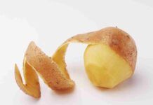 Le bucce delle patate non si buttano più, ci fai delle chips leggerissime chips patate bucce