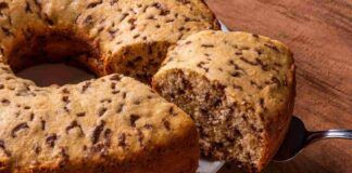 La torta al vasetto ti occorrono pochi ingredienti, tutti reperibili già in casa e fai la colazione da 120 kcal